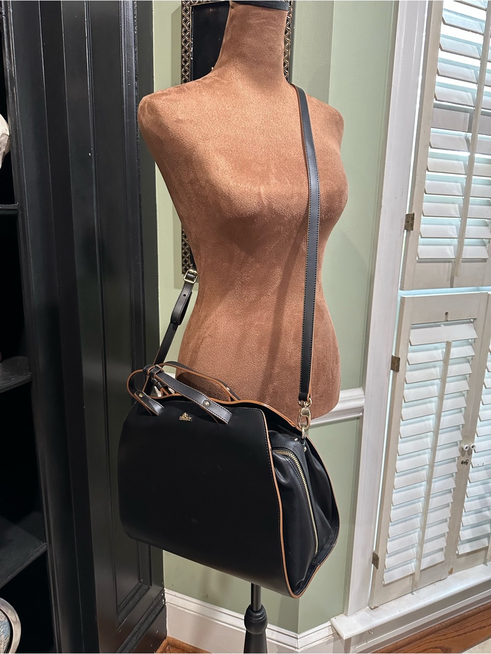 Nardelli Made in Italy Black Leather Bag – Brown Trim, Gold Hardware – Structure